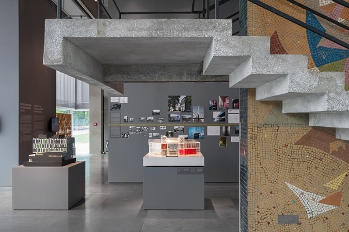 大卫·阿贾耶 (David Adjaye) 在俄罗斯莫斯科车库博物馆举办的“形式、重量、材料”展览 大卫·阿贾耶 (David Adjaye) 在俄罗斯莫斯科车库博物馆举办的“形式、重量、材料”展览