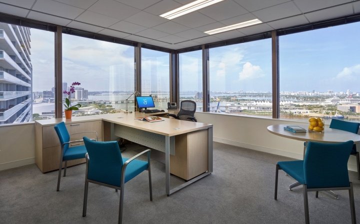 弗朗西斯·考夫曼 (Francis Cauffman) 设计的福克斯·罗斯柴尔德 (Fox Rothschild) 办公室，佛罗里达州迈阿密