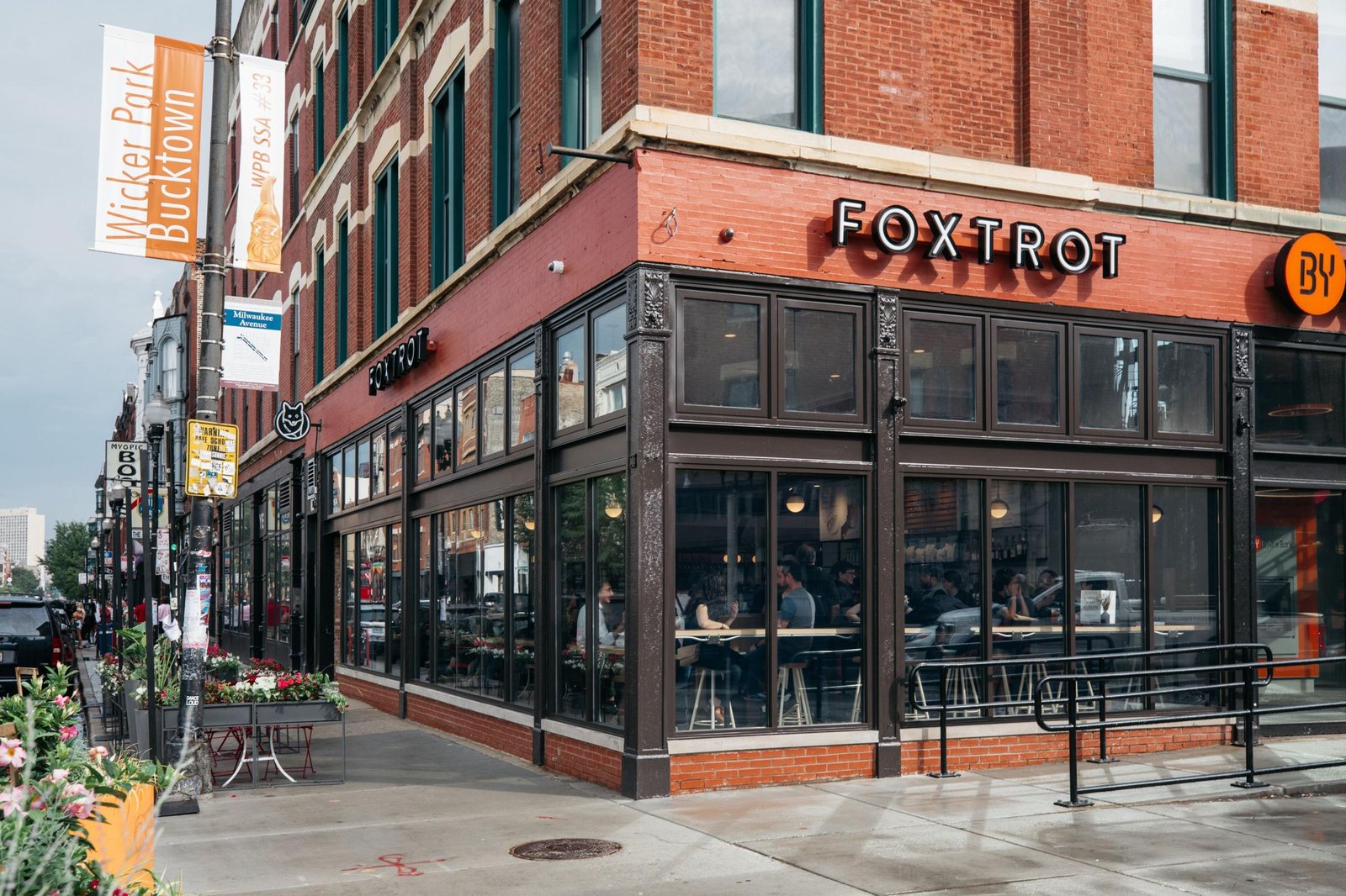 芝加哥巴克敦 (Bucktown) 街区的狐步市场 (Foxtrot Market) | Morgan Li 设计的固定装置和家具 芝加哥巴克敦 (Bucktown) 街区的狐步市场 (Foxtrot Market) | Morgan Li 设计的固定装置和家具