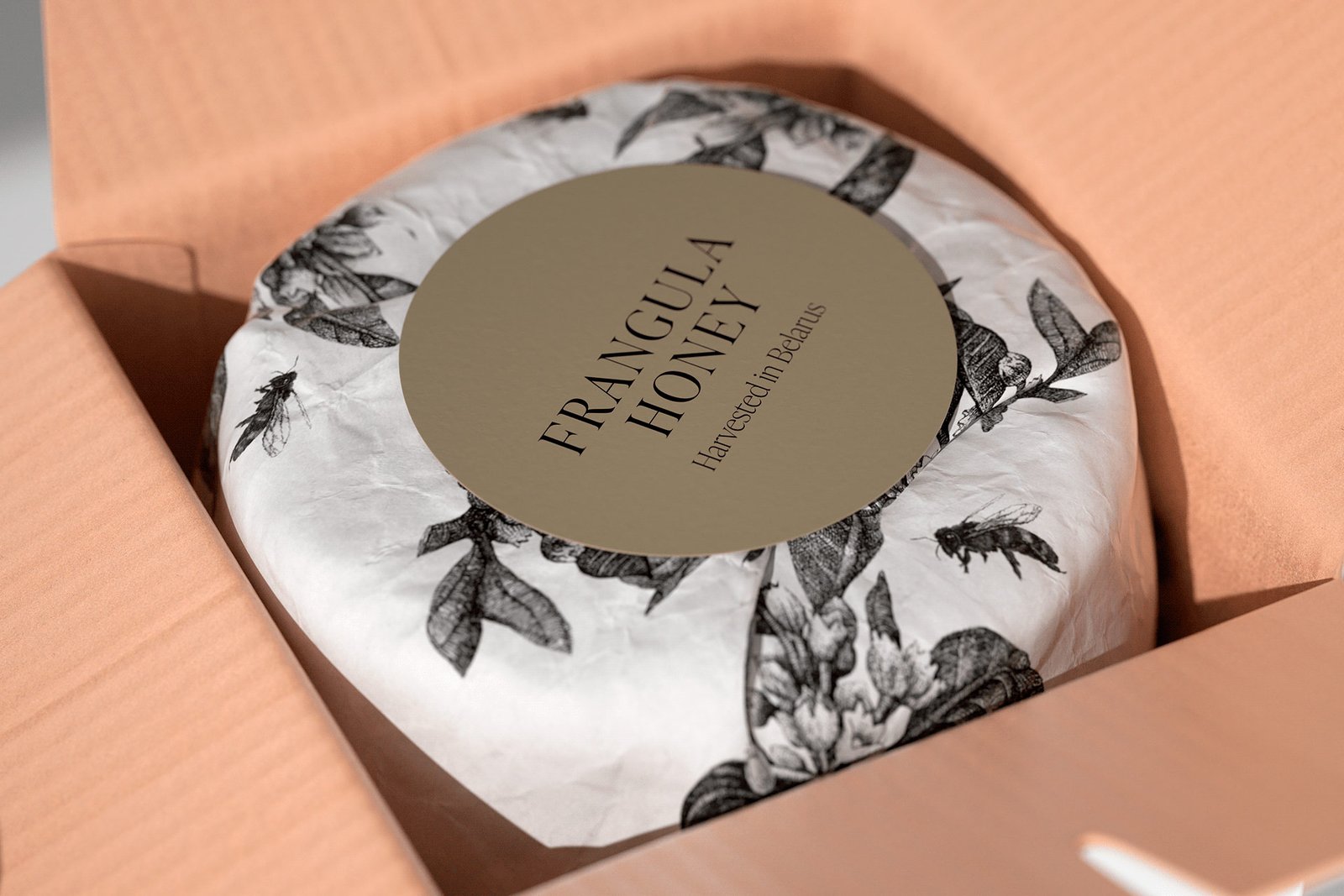 Frangula 蜂蜜，作者：Firuz Kurbonzodski