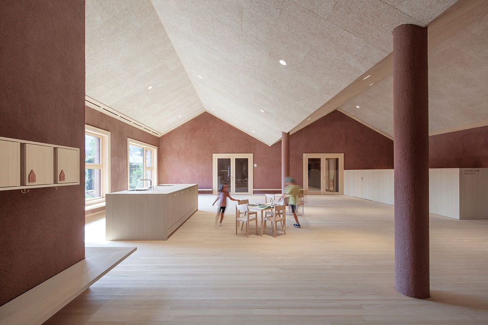 Frastanz Hofen 教育中心 / Pedevilla Architects