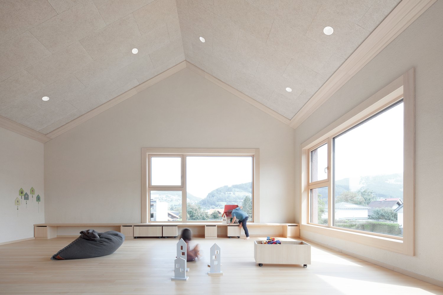 Frastanz Hofen 教育中心 / Pedevilla Architects