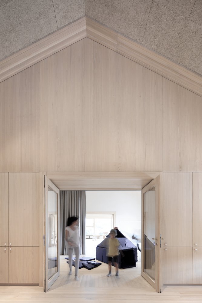 Frastanz Hofen 教育中心 / Pedevilla Architects