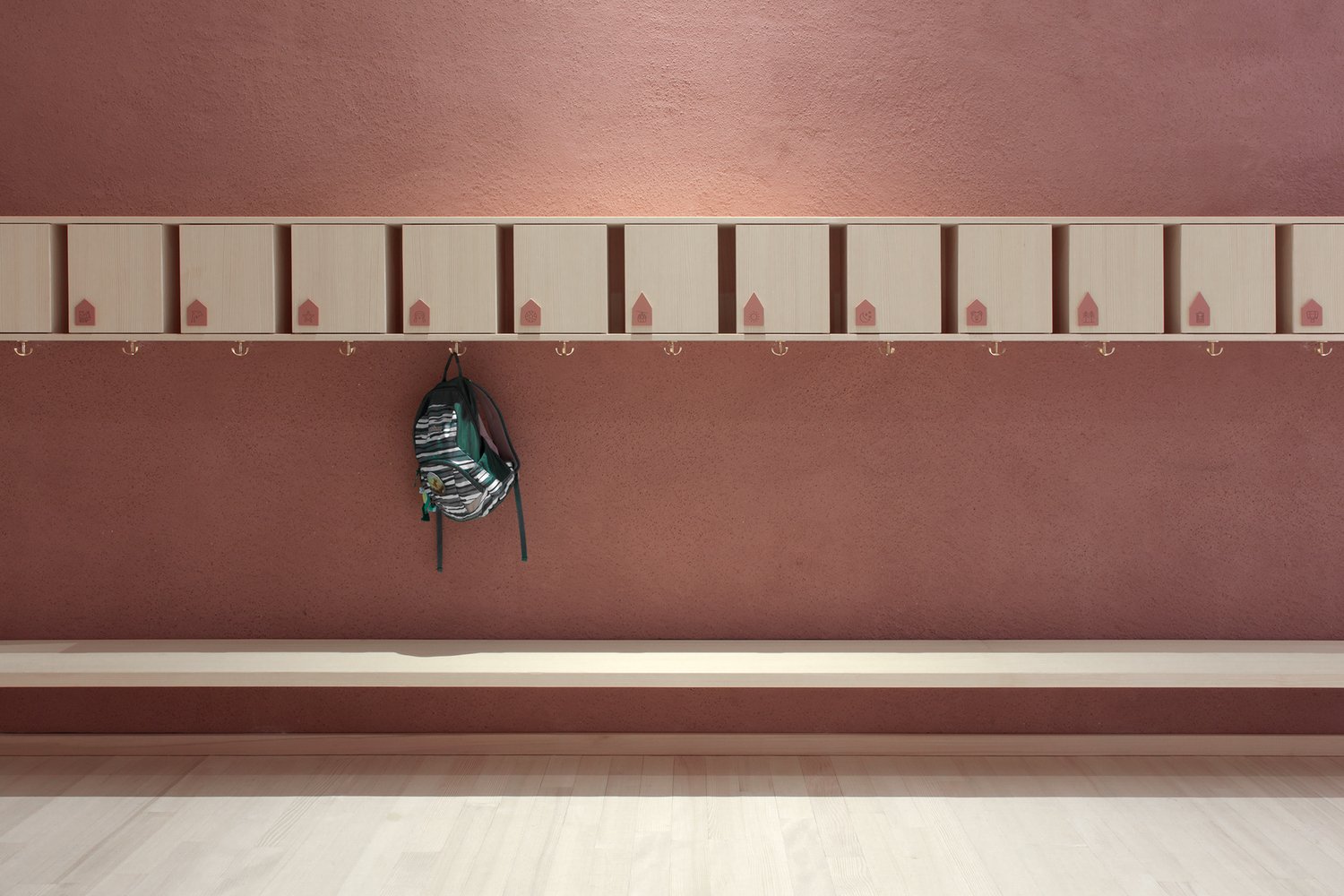 Frastanz Hofen 教育中心 / Pedevilla Architects