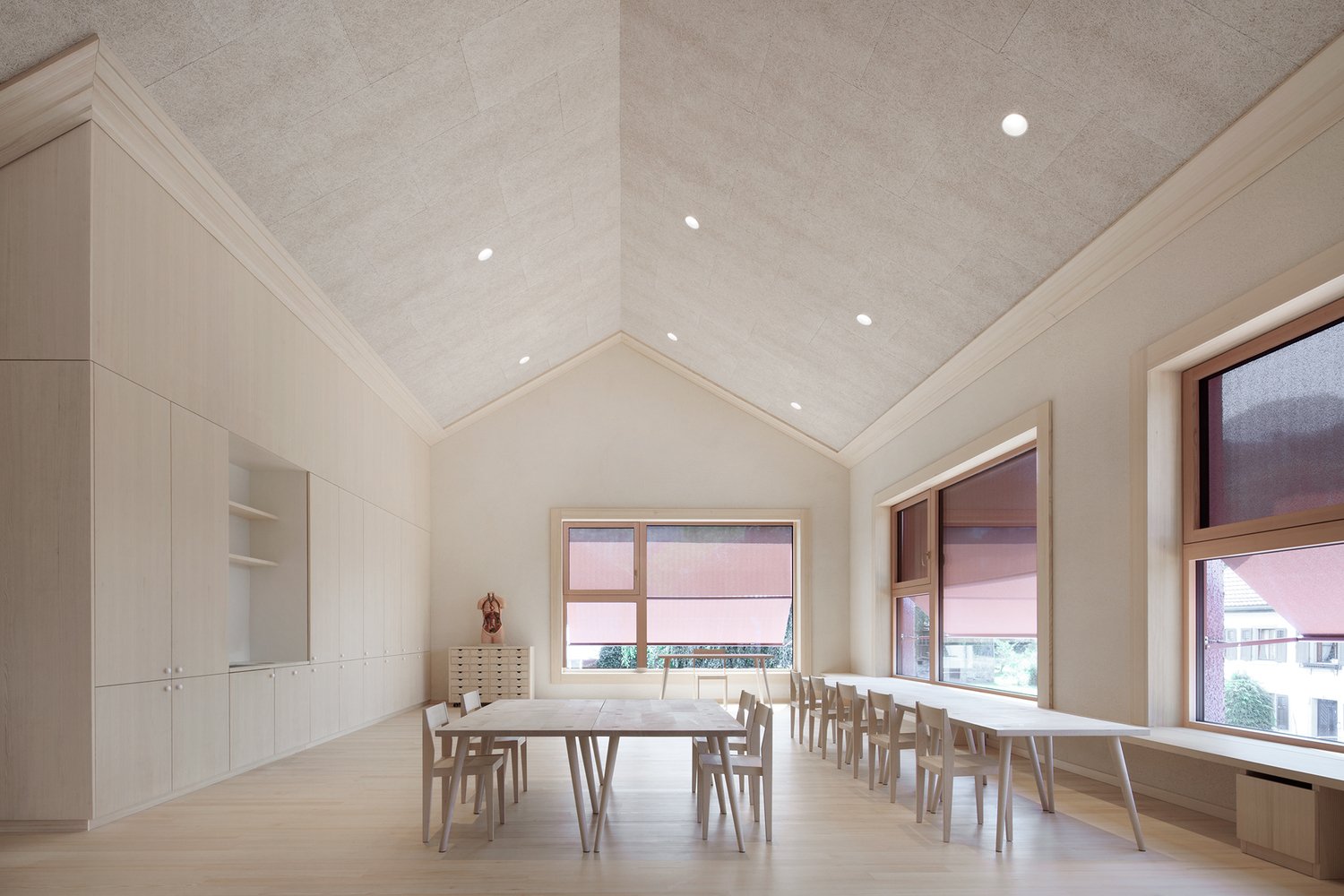 Frastanz Hofen 教育中心 / Pedevilla Architects