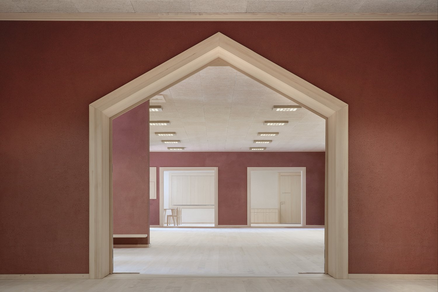 Frastanz Hofen 教育中心 / Pedevilla Architects