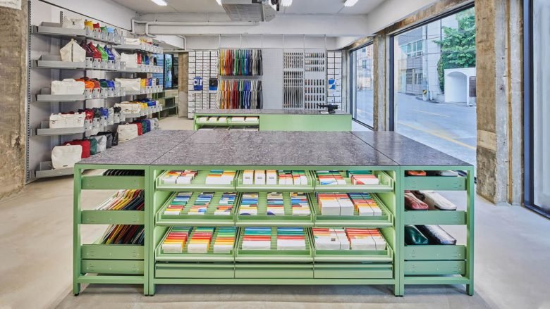 Freitag 商店 / Torafu Architects