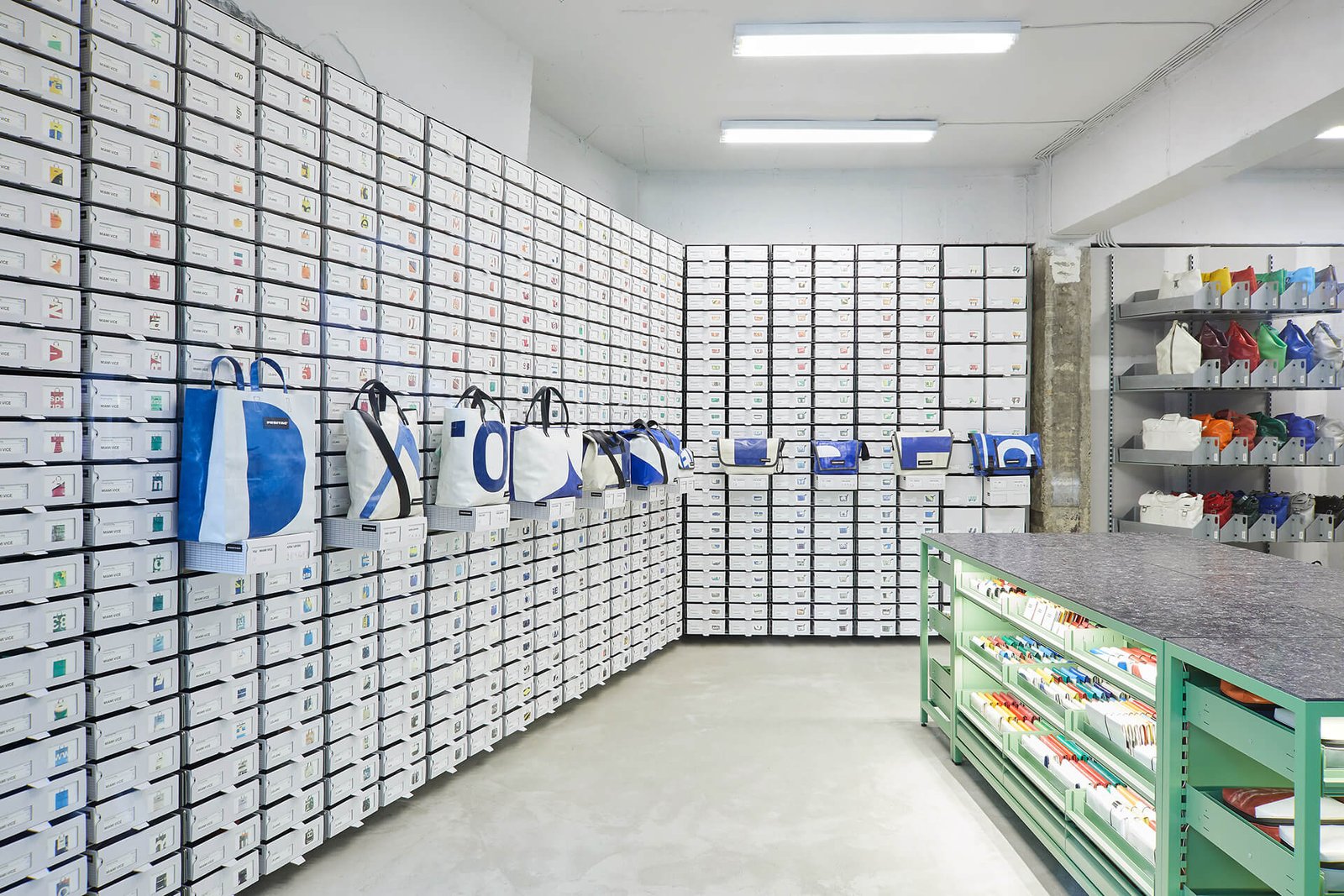 Freitag 商店 / Torafu Architects