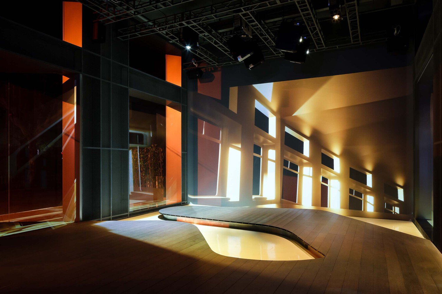 未来棱镜，CATS 透明沉浸式艺术建筑