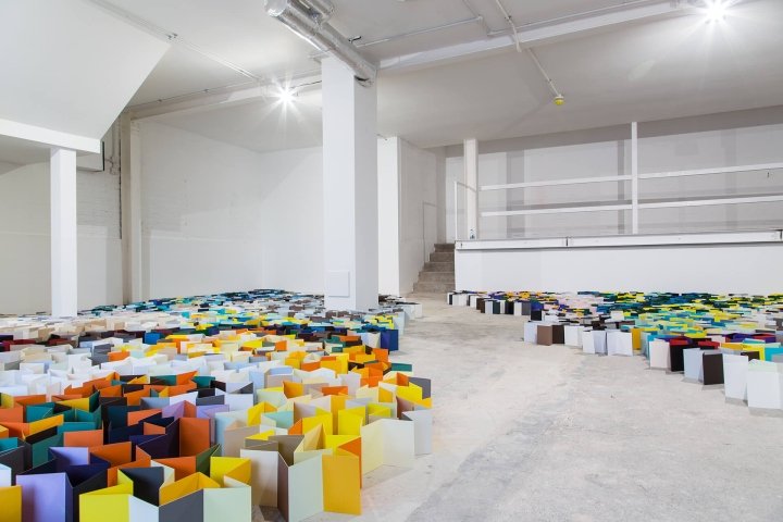 G. F 史密斯纸城展览，由多位艺术家举办，赫尔河畔金斯顿 – 英国