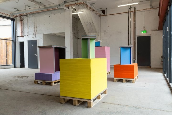 G. F 史密斯纸城展览，由多位艺术家举办，赫尔河畔金斯顿 – 英国