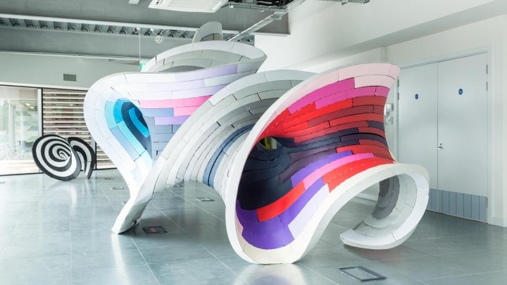 G. F 史密斯纸城展览，由多位艺术家举办，赫尔河畔金斯顿 – 英国