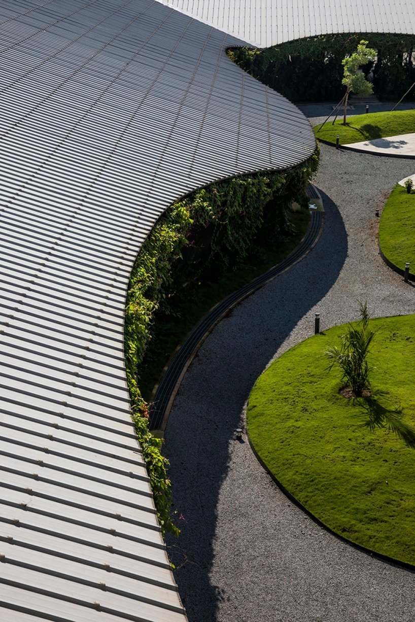 G8A 建筑事务所和 rollimarchini architekten 为越南雅各布工厂增添绿色立面 G8A 建筑事务所和 rollimarchini architekten 为越南雅各布工厂增添绿色立面