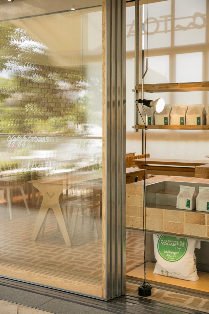 GAGA TOAST 面包店 / dongqi Architects
