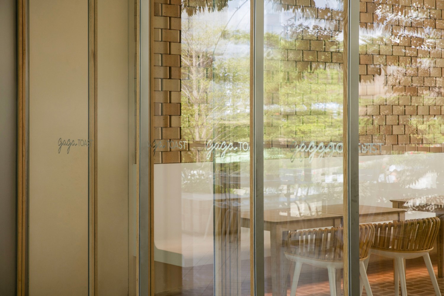 GAGA TOAST 面包店 / dongqi Architects