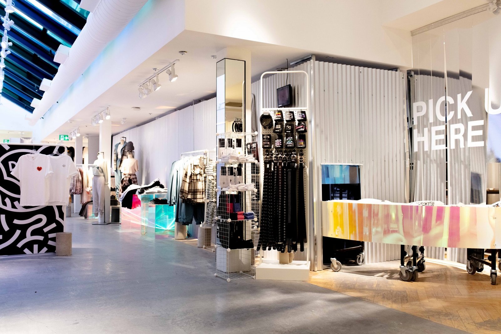 车库相连的快闪店