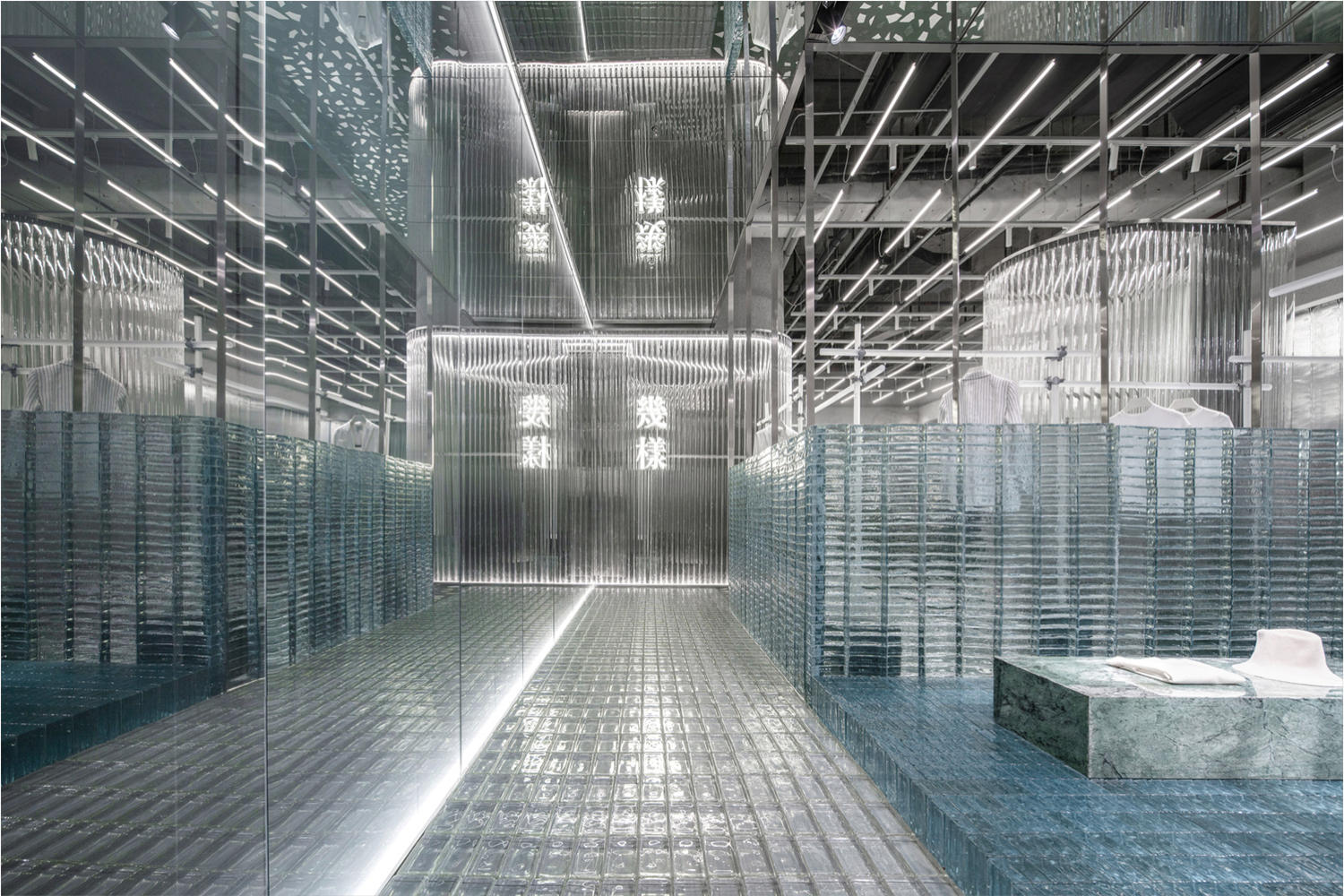 Studio 10 设计的几样 GEIJOENG 精品店