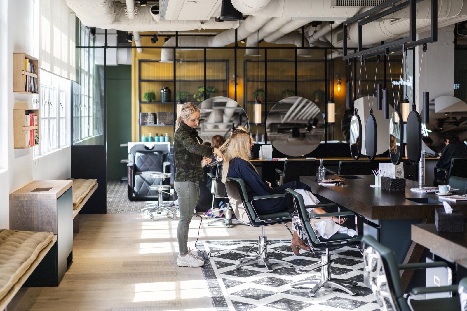 赫希森哈维尼科尔斯