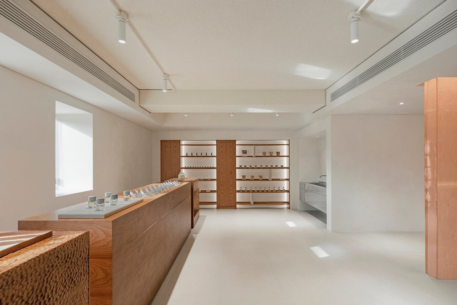 Studio Motif 设计的 GRANHAND 商店