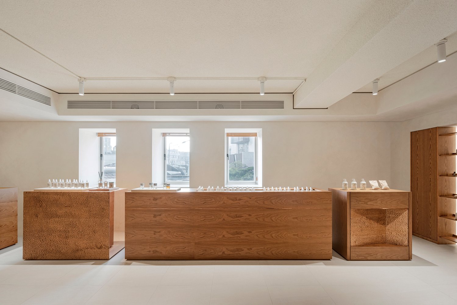 Studio Motif 设计的 GRANHAND 商店