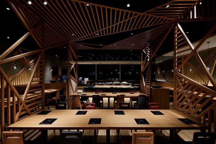 香港 STUDIO C8 的牛八 /GYUHACHI 餐厅 香港 STUDIO C8 的牛八 /GYUHACHI 餐厅