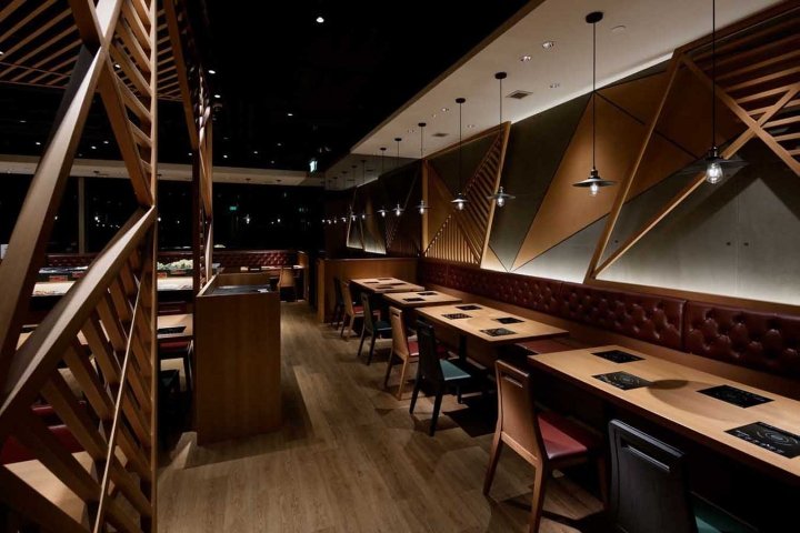 香港 STUDIO C8 的牛八 /GYUHACHI 餐厅 香港 STUDIO C8 的牛八 /GYUHACHI 餐厅