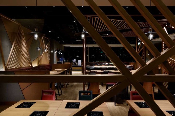 香港 STUDIO C8 的牛八 /GYUHACHI 餐厅 香港 STUDIO C8 的牛八 /GYUHACHI 餐厅