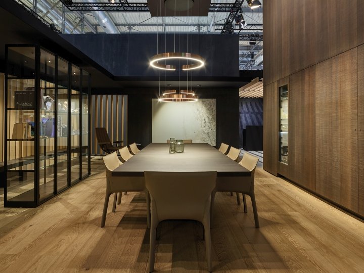 2018 年 Eurocucina 嘉格纳展位，由 einszu33 设计，米兰 – 意大利