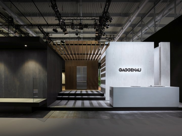 2018 年 Eurocucina 嘉格纳展位，由 einszu33 设计，米兰 – 意大利