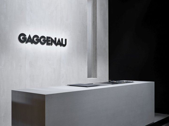 2018 年 Eurocucina 嘉格纳展位，由 einszu33 设计，米兰 – 意大利