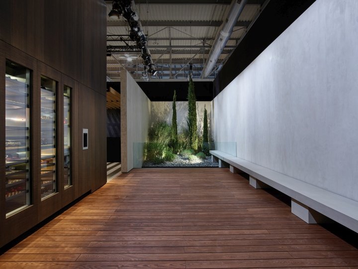 2018 年 Eurocucina 嘉格纳展位，由 einszu33 设计，米兰 – 意大利