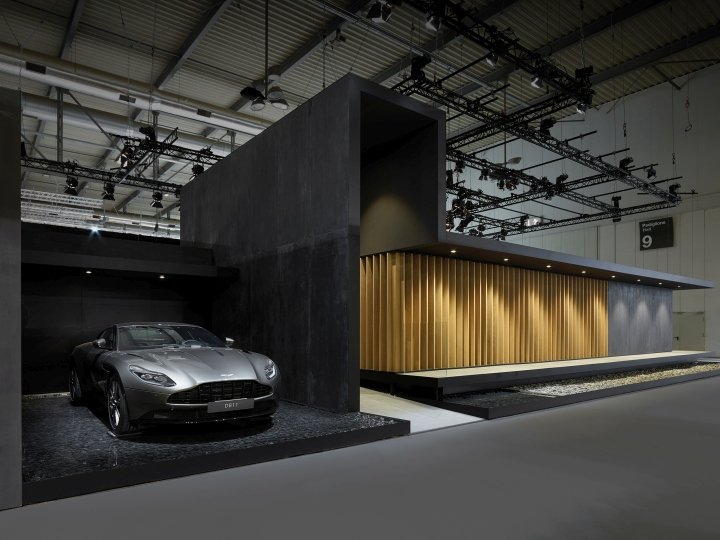 2018 年 Eurocucina 嘉格纳展位，由 einszu33 设计，米兰 – 意大利