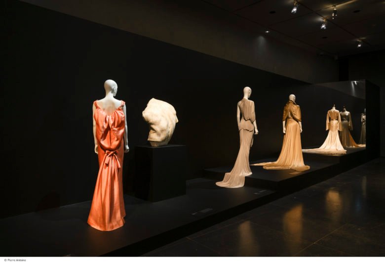 背面 /Dos à la Mode x Hans Boott 人体模型