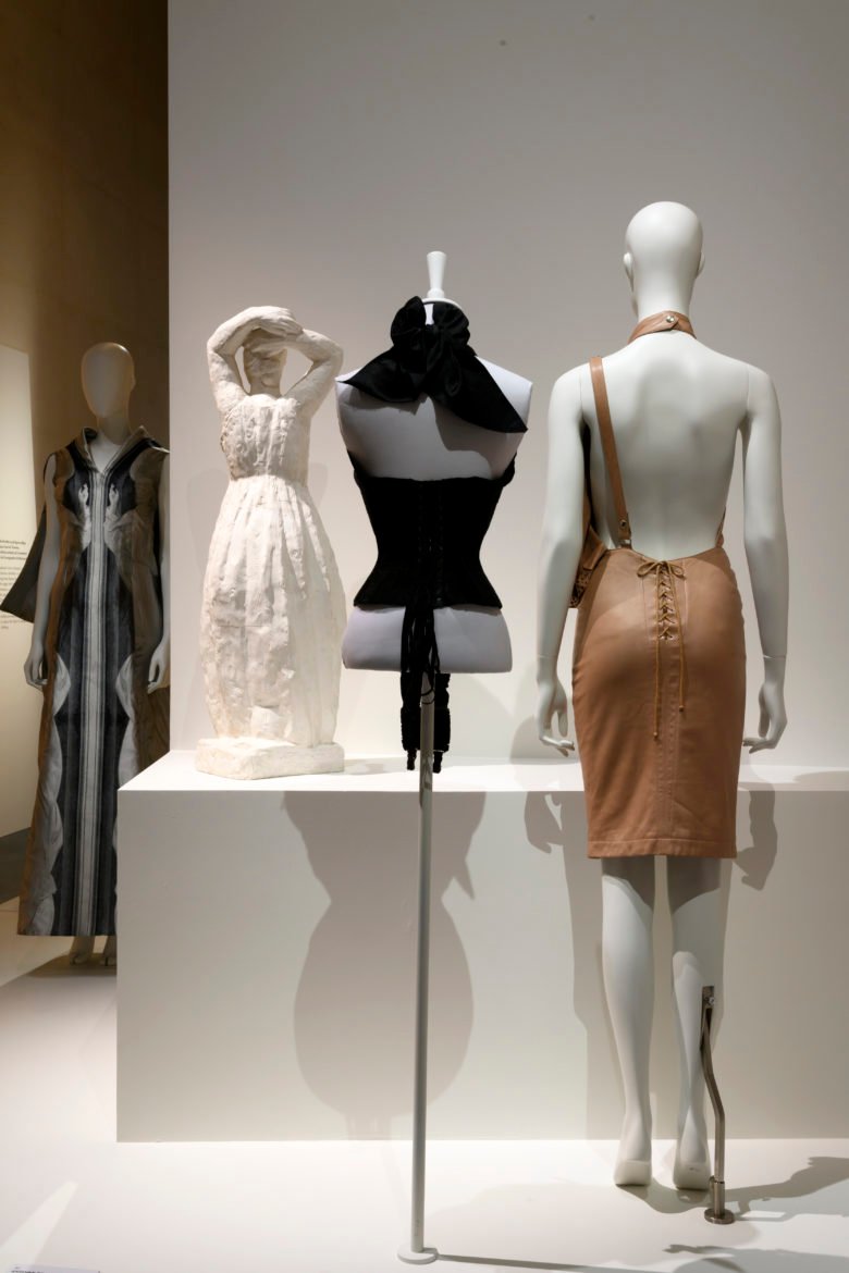 背面 /Dos à la mode x Hans Boodt 人体模型