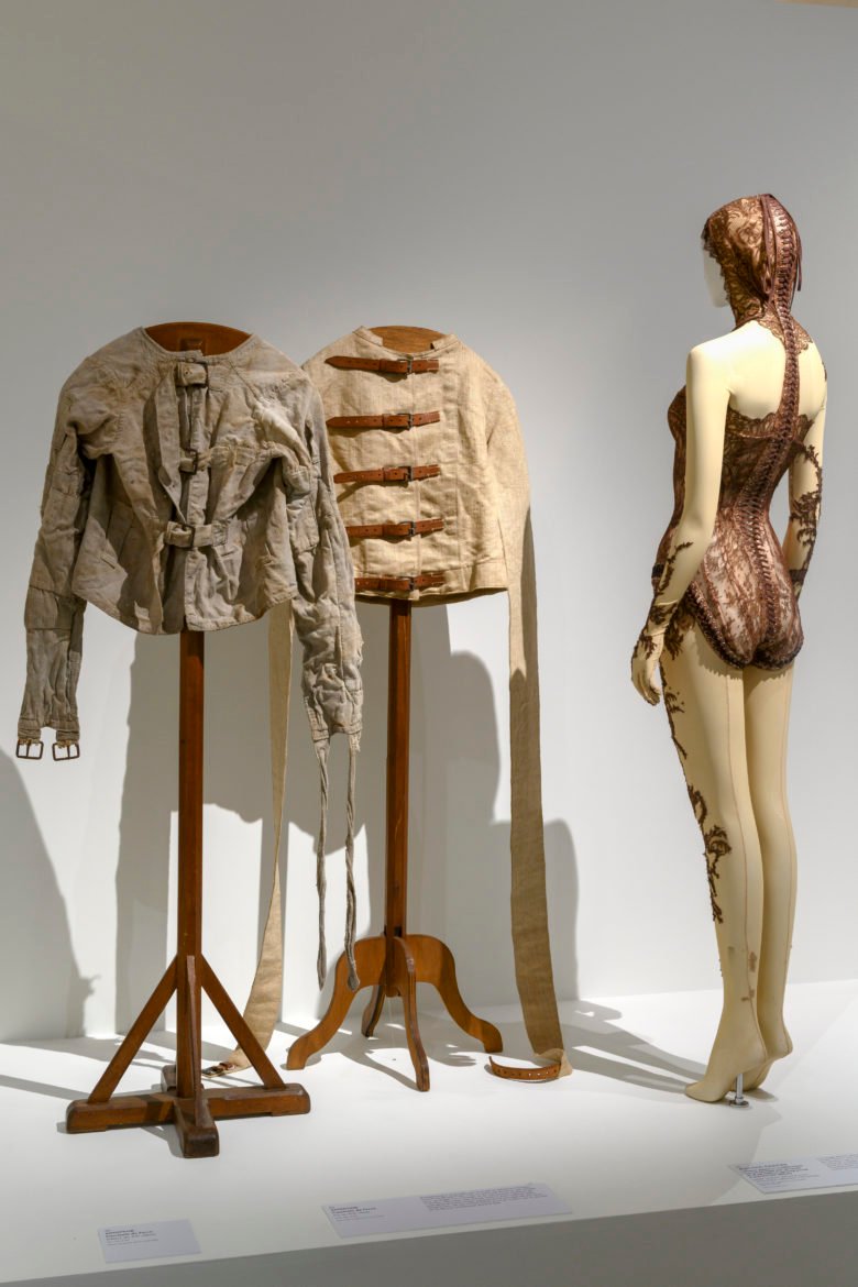 背面 /Dos à la mode x Hans Boodt 人体模型