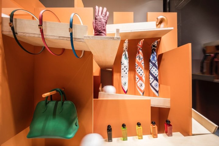 “Game”window installation by Shigeki Fujishiro at Hermès store, Tokyo – Japan