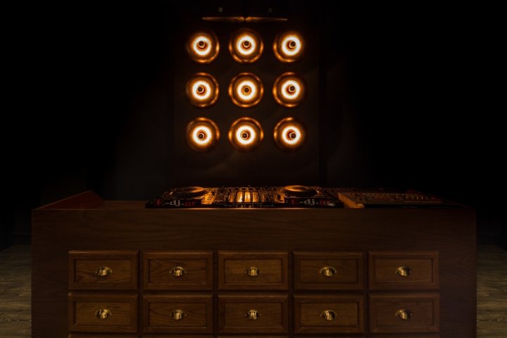 Gaspar_ 由 G2lab 设计的俱乐部,阿尔塔 – 希腊 Gaspar_ 由 G2lab 设计的俱乐部,阿尔塔 – 希腊