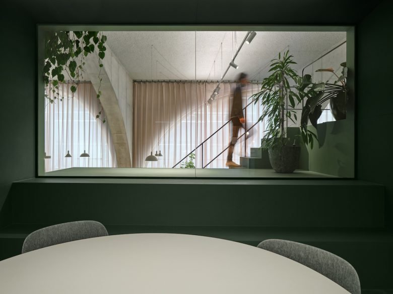 Gerimedica 办公室由 Studioninedots 设计