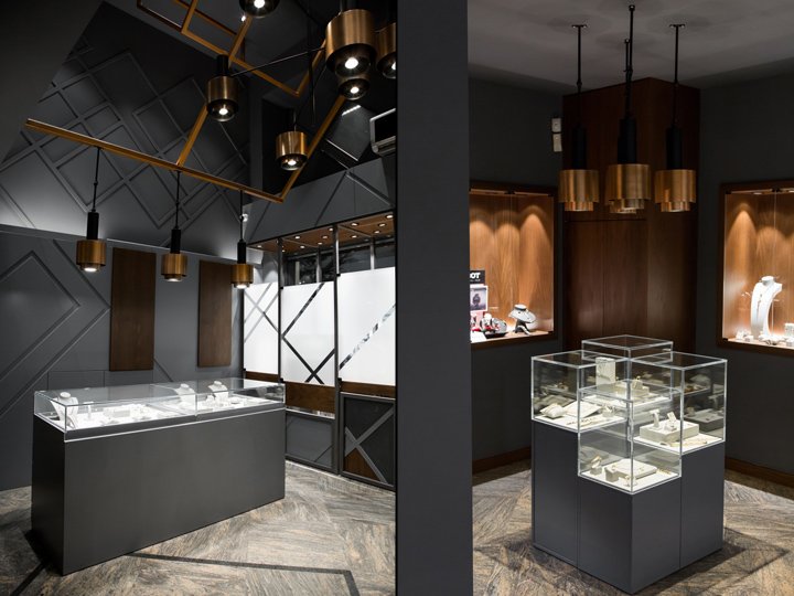 Giorgio 珠宝店，由 Maria Reizi 设计，亚历山德鲁波利斯 – 希腊