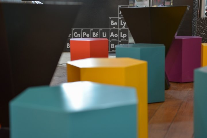 Glidium 冰淇淋店，由 Nir ​​Portal 建筑事务所设计，以色列海法