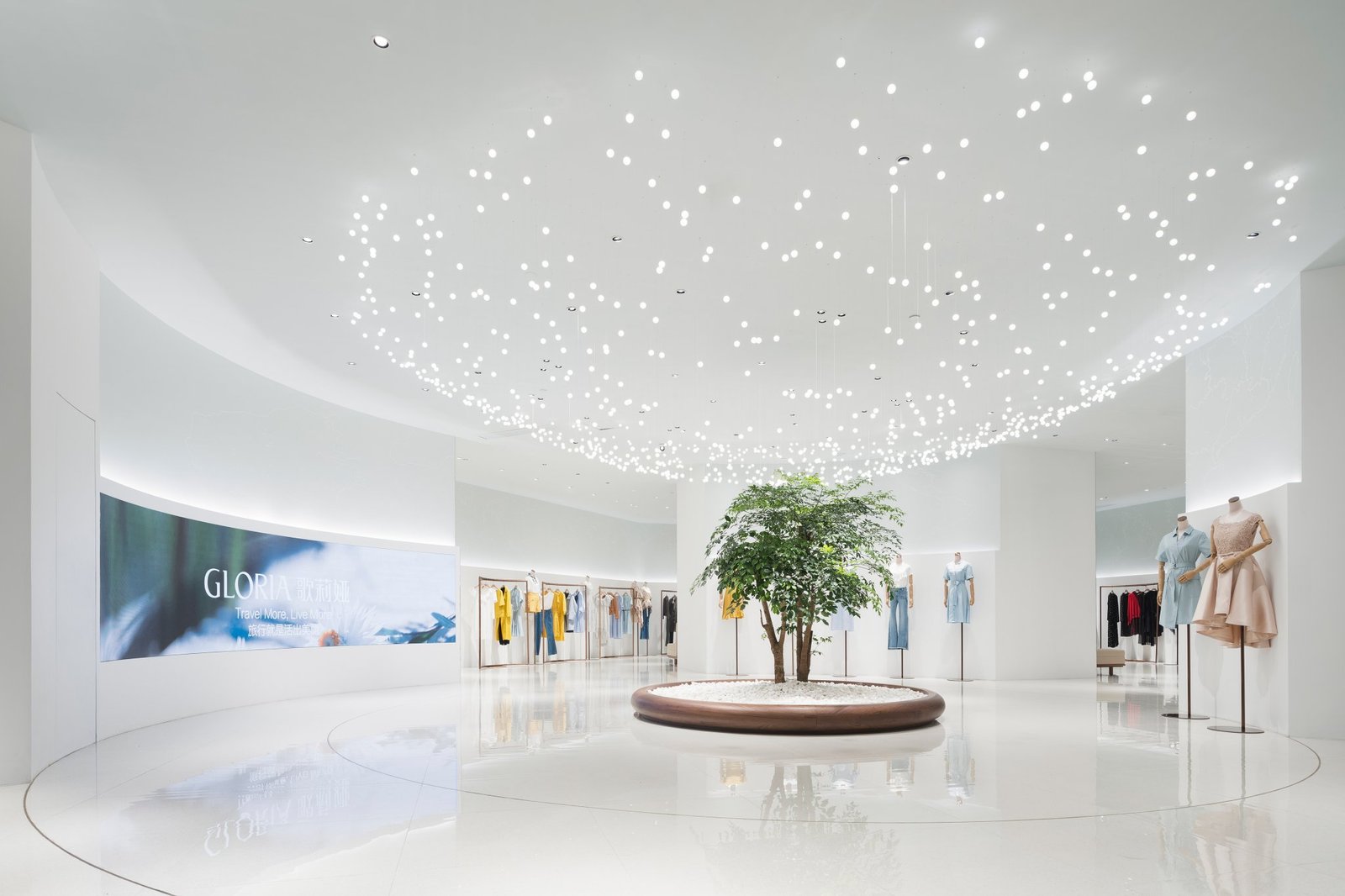 I IN 的 Gloria 概念店