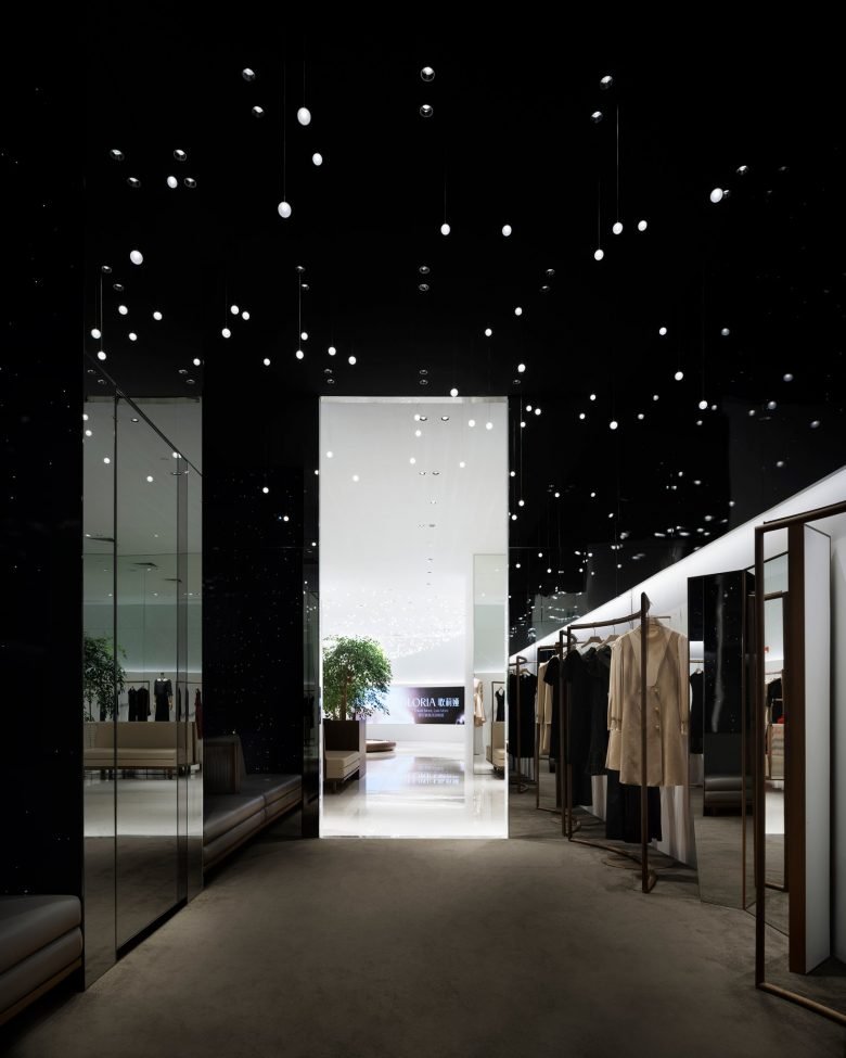 I IN 的 Gloria 概念店