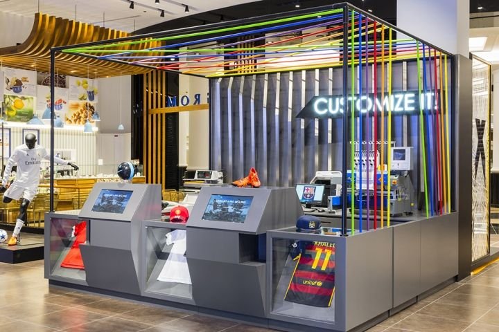 Brand Creative 的 Go Sport 商店,阿联酋迪拜 Brand Creative 的 Go Sport 商店,阿联酋迪拜