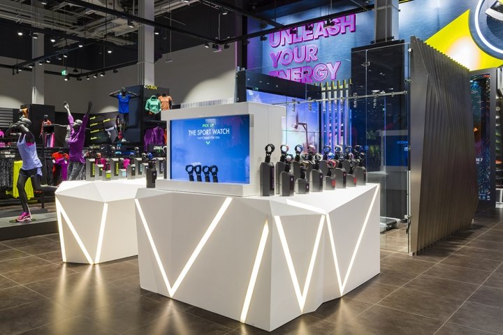 Brand Creative 的 Go Sport 商店,阿联酋迪拜 Brand Creative 的 Go Sport 商店,阿联酋迪拜