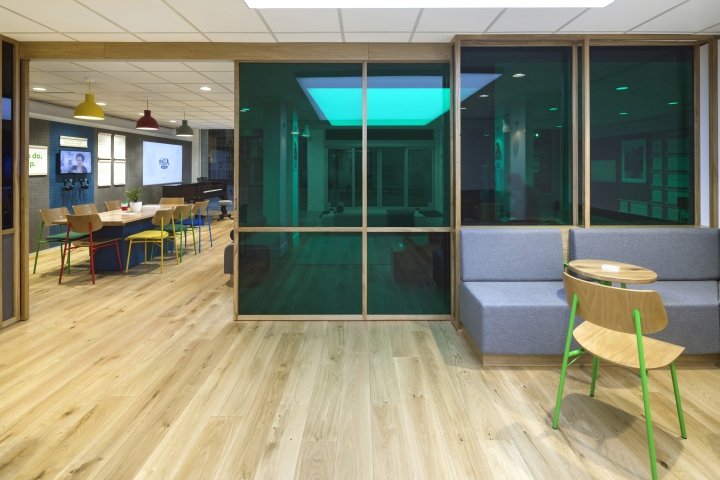 Google Digital Garage 由 Dalziel & Pow 和 WRG 设计，英国曼彻斯特