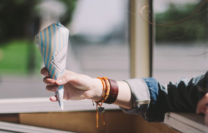 高尔基公园冰淇淋包装由 Just Be Nice 工作室设计