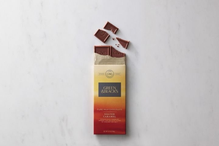 Green & Black 的优质巧克力品牌标识和包装由 Bulletproof 设计