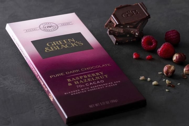 Green & Black 的优质巧克力品牌标识和包装由 Bulletproof 设计