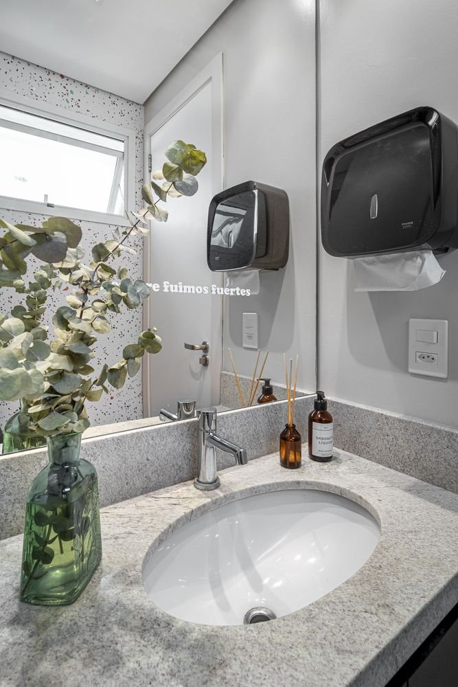 H.it 美容院 / Danielle Martins Arquitetura