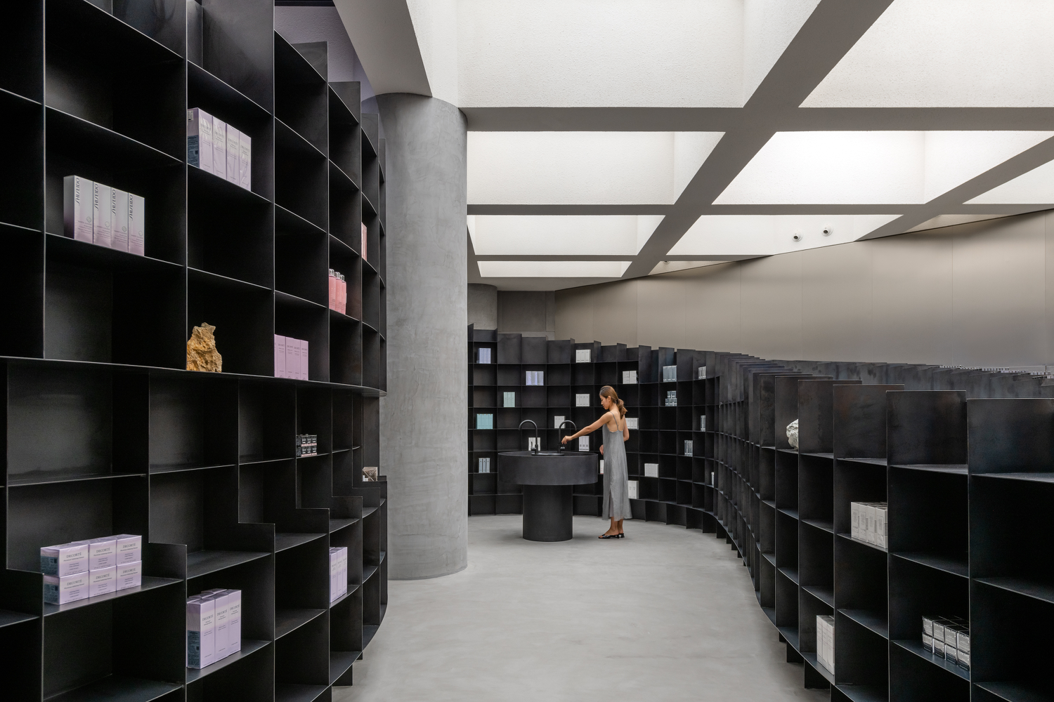 AIM 旗下的 HARMAY 商店